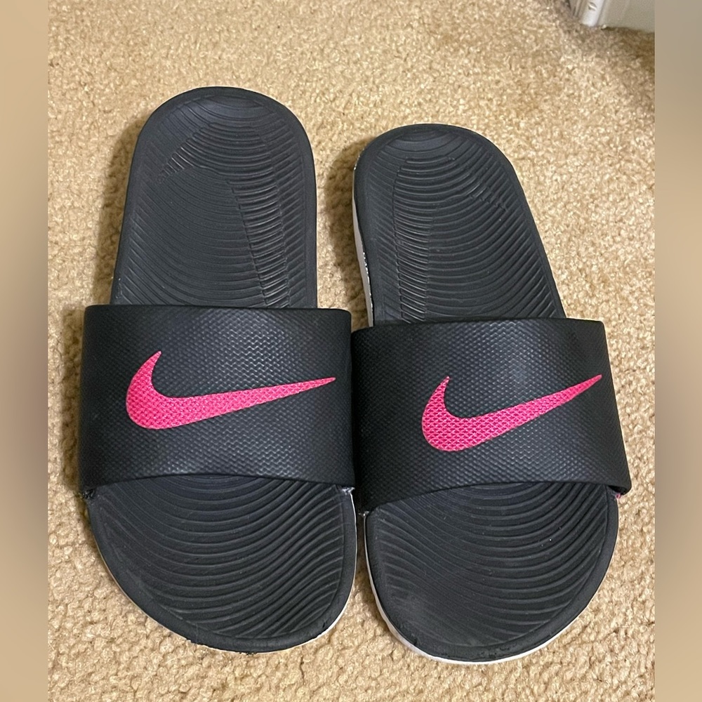 Youth Nike Slides Size 3